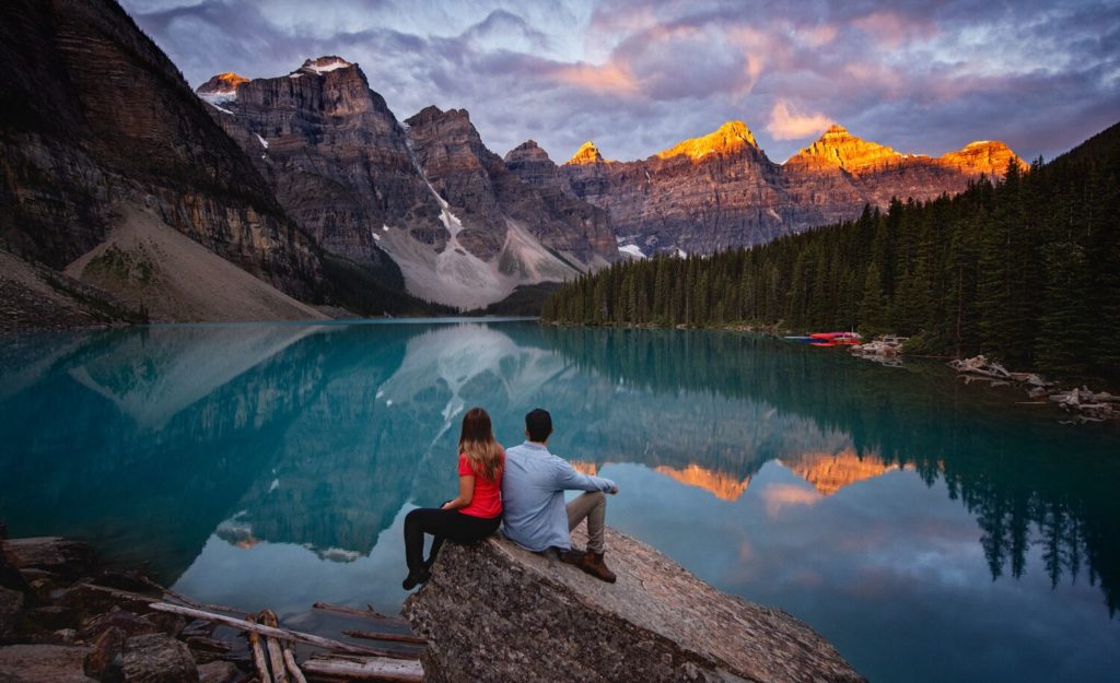 Travel buddies on a Canadian Rockies tour