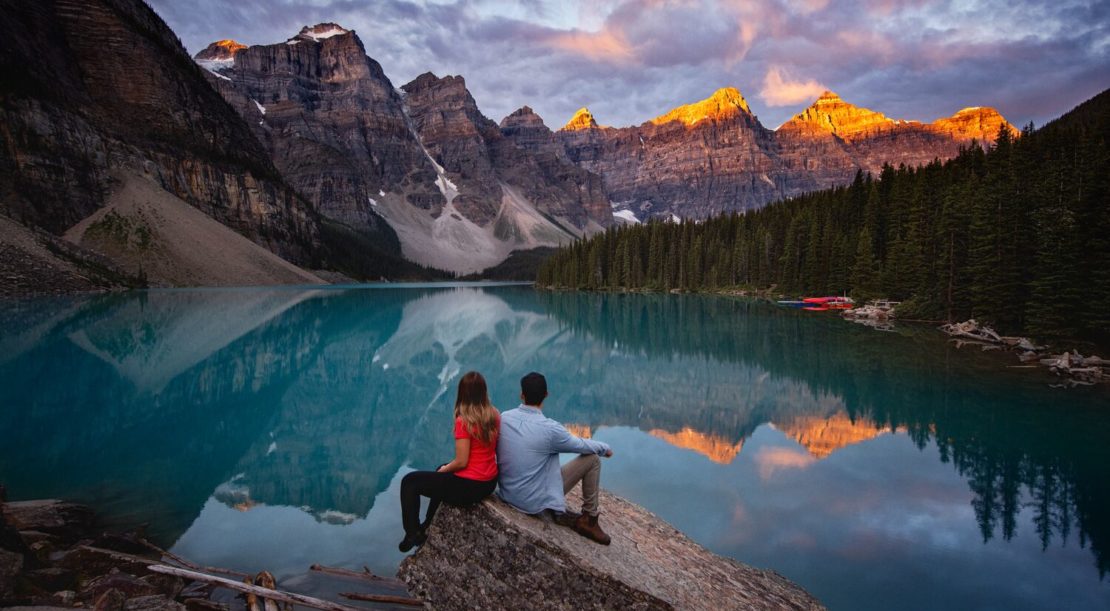 Travel buddies on a Canadian Rockies tour